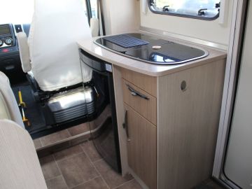 Bürstner BUT569 Nexxo T569 | Vast Bed | Kleine Camper| Elektrische Trap| Douche|